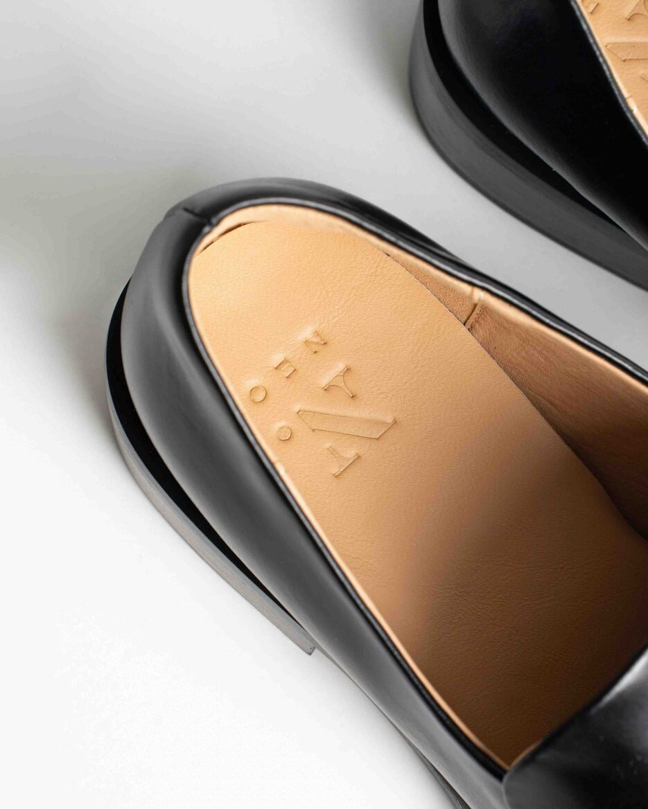 Pointed-Toe Leather Shoes