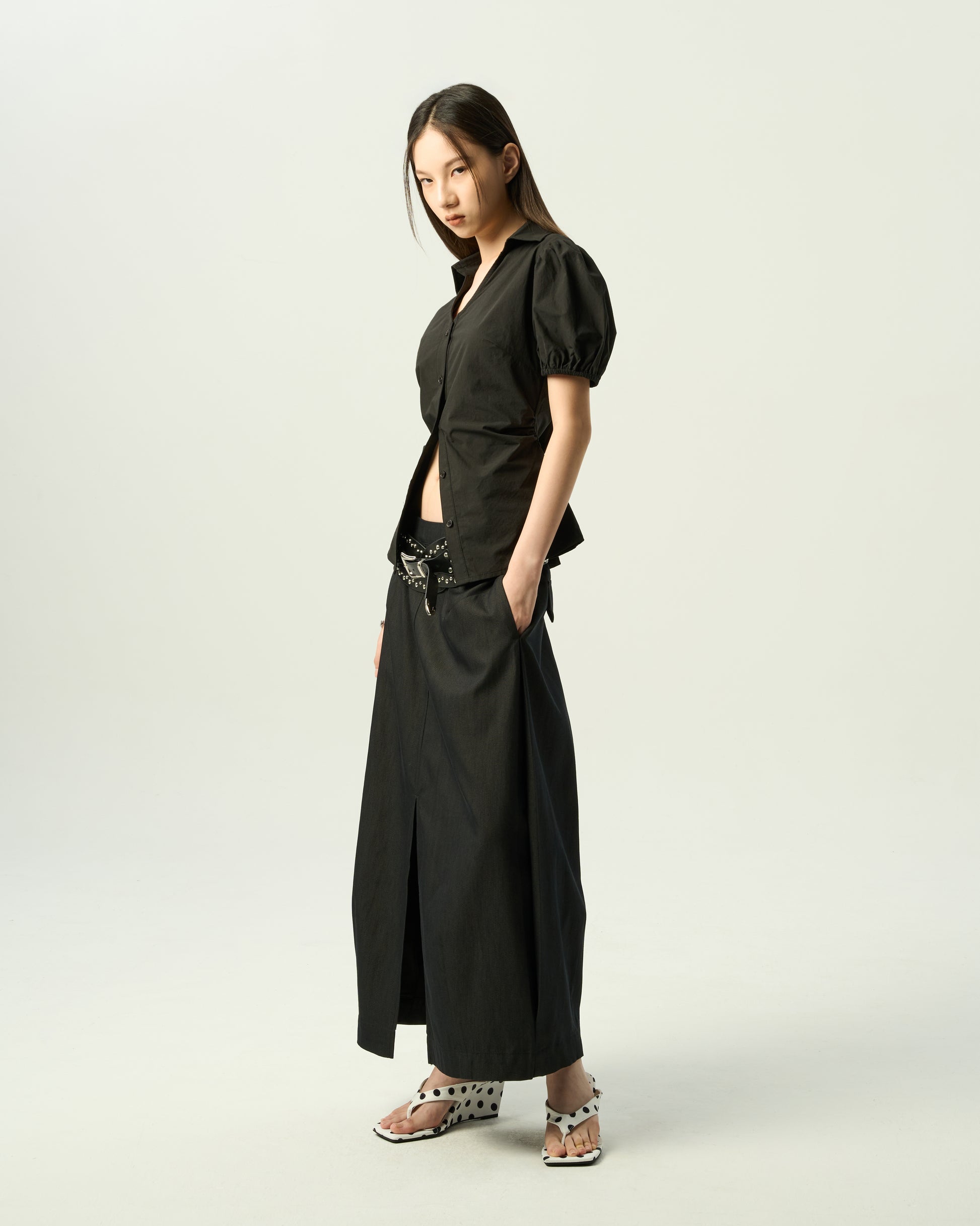 Minimalist Slit Cocoon Skirt