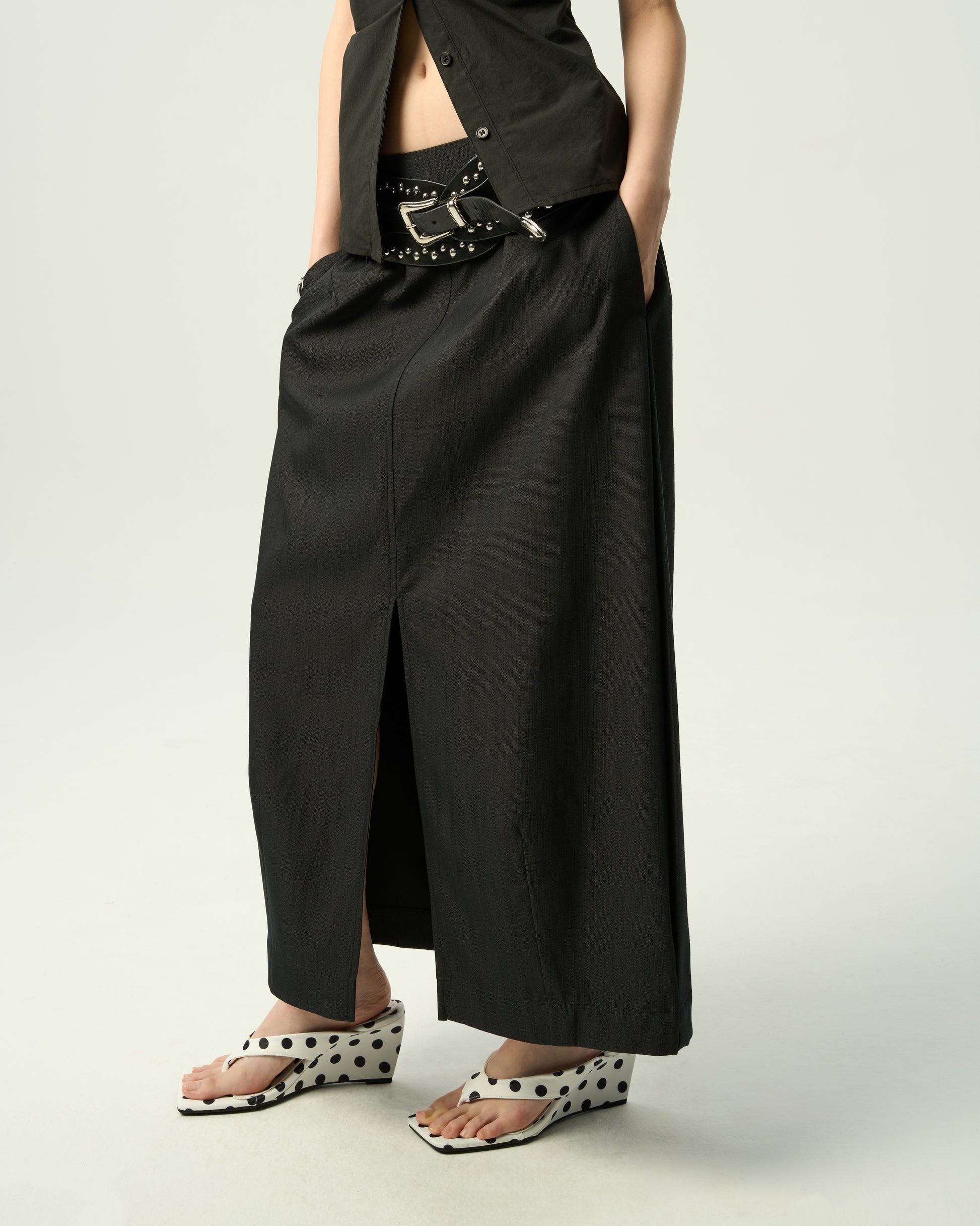 Minimalist Slit Cocoon Skirt