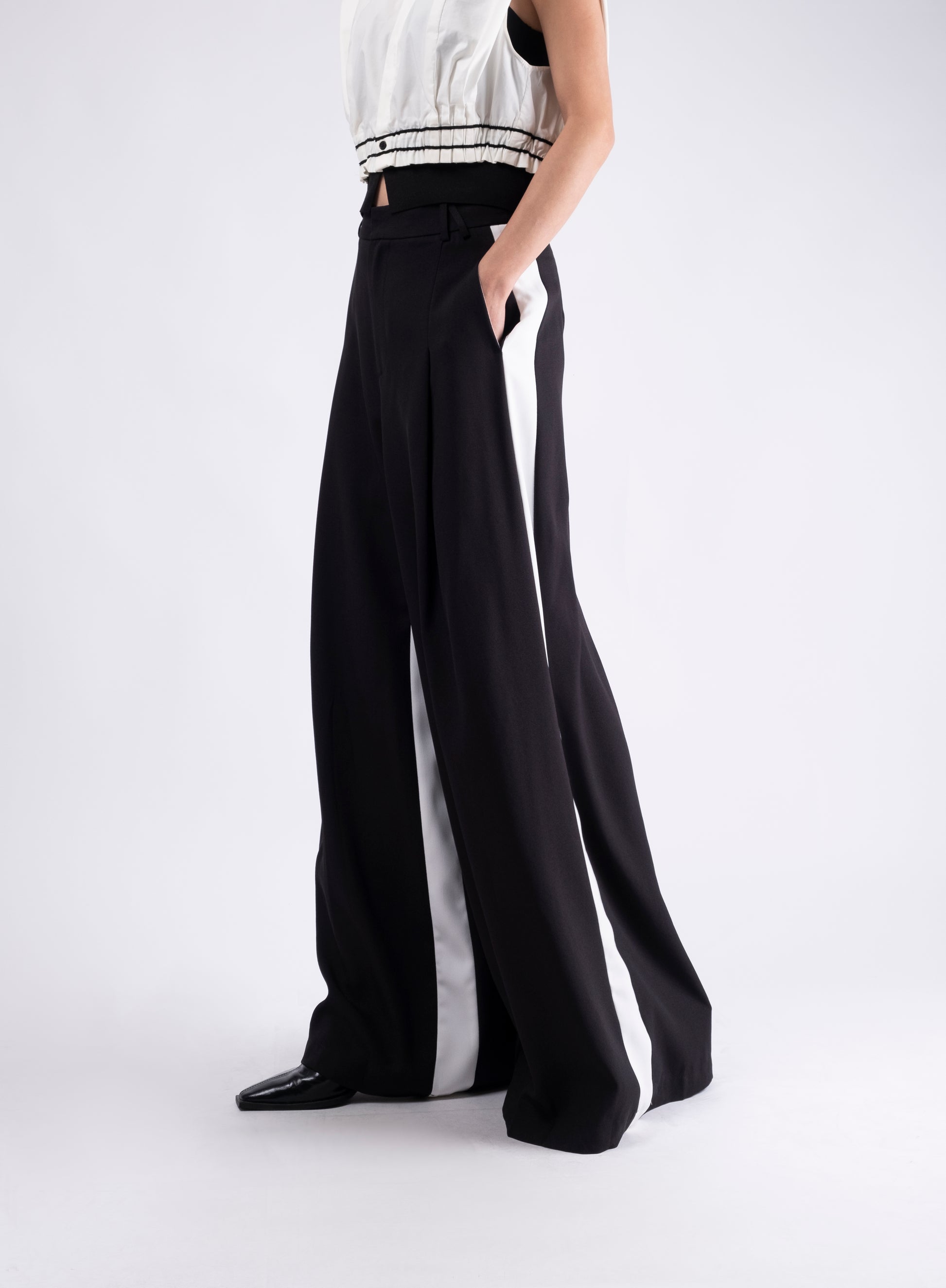 Contrasting Edge Suit Pants